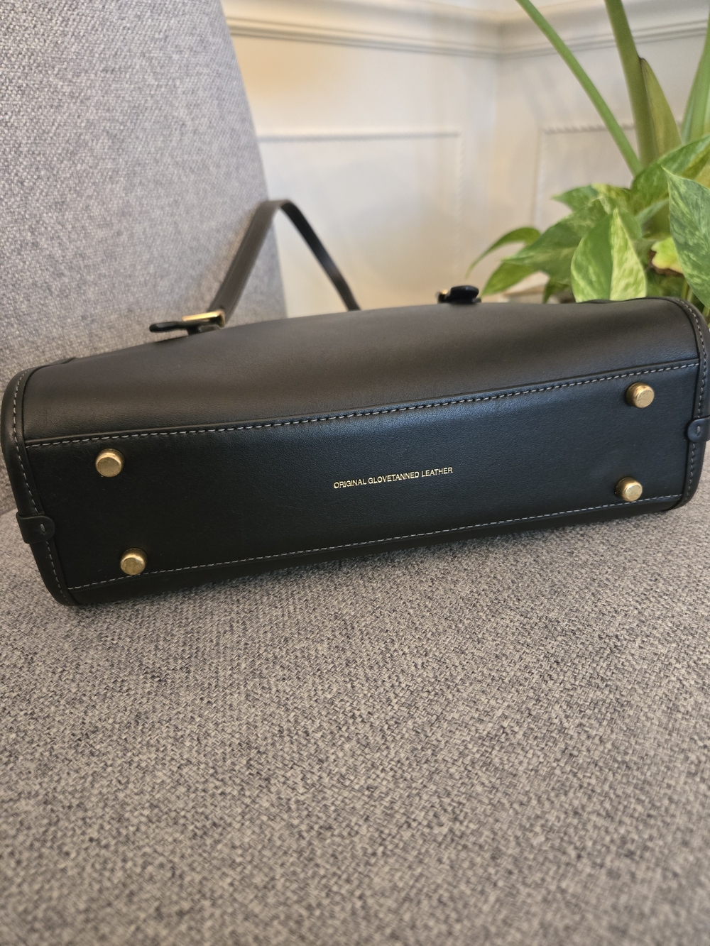 Coach Swing Zip Black Leather Shoulder Bag - Picture 3 of 11